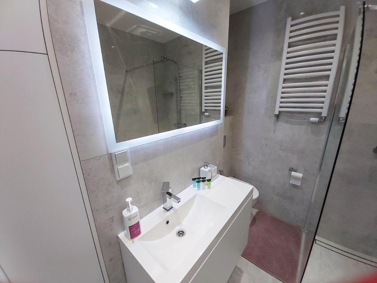 Apartament Bella Rosa Z Podziemnym Parkingiem Kielce Exterior foto